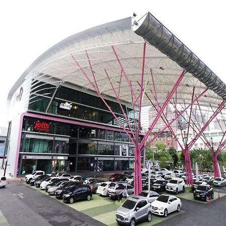 Siam Stadium Hostel Bangkok Exterior foto